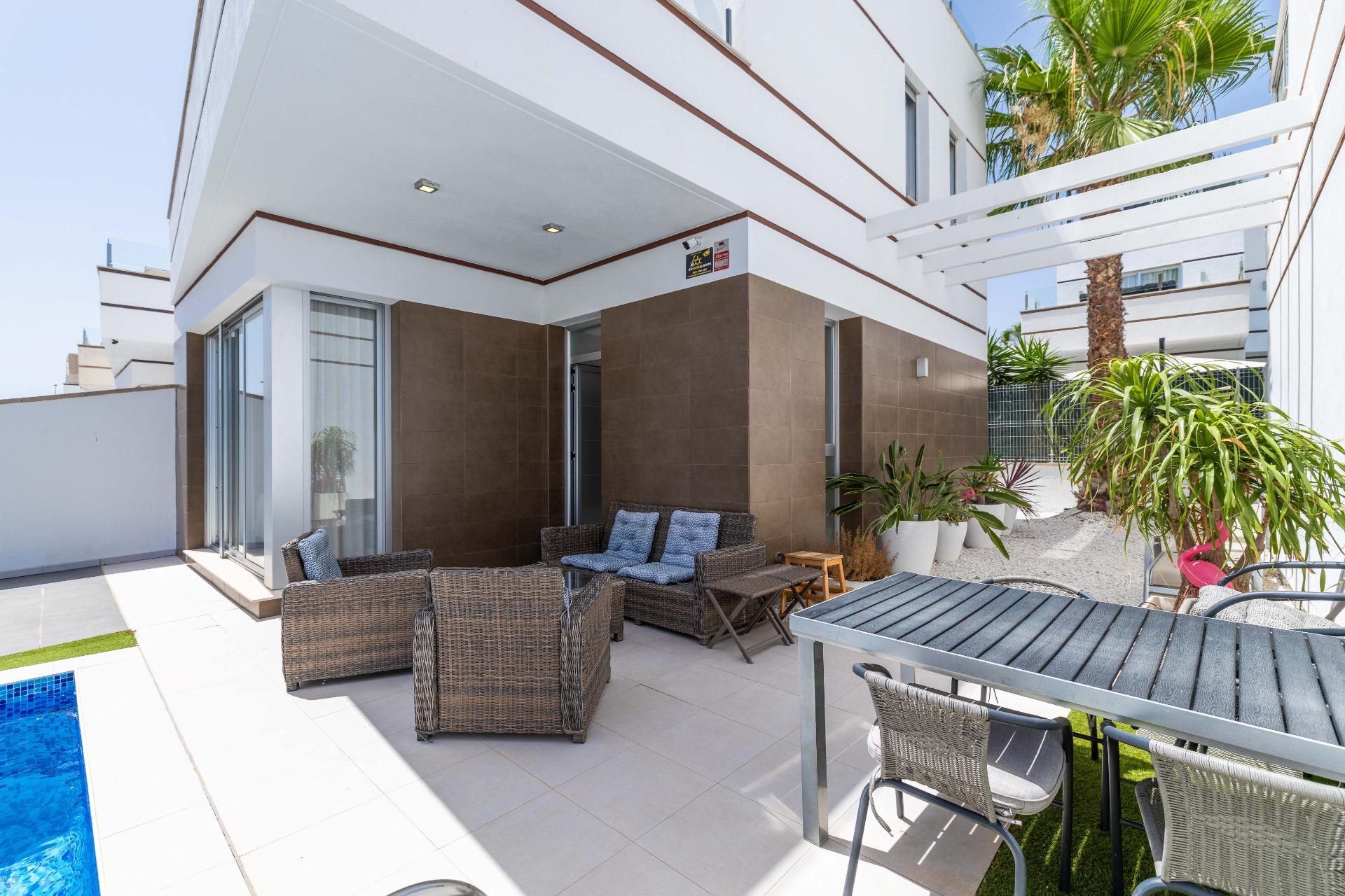 For sale - 3 Bedroom 3 Bathroom Villa in Rojales - Doña Pepa  - Alicante