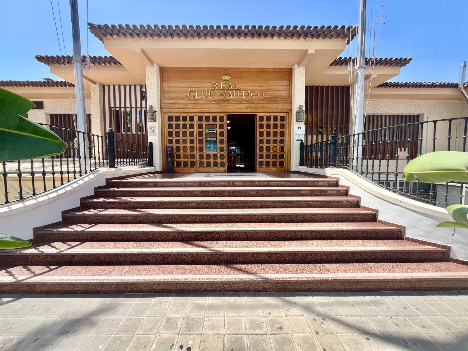 For sale - 3 Bedroom 1 Bathroom Apartment in Torrevieja - Centro  - Alicante