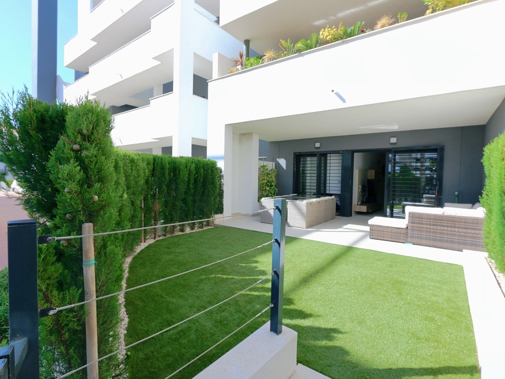 2 Bedroom 2 Bathroom Apartment in Playa Flamenca