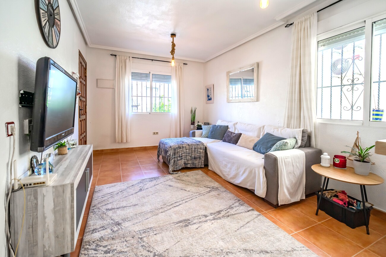 For sale - 3 Bedroom 1 Bathroom Semi Detached in Los Altos - Res Valle de los pinos  - Alicante