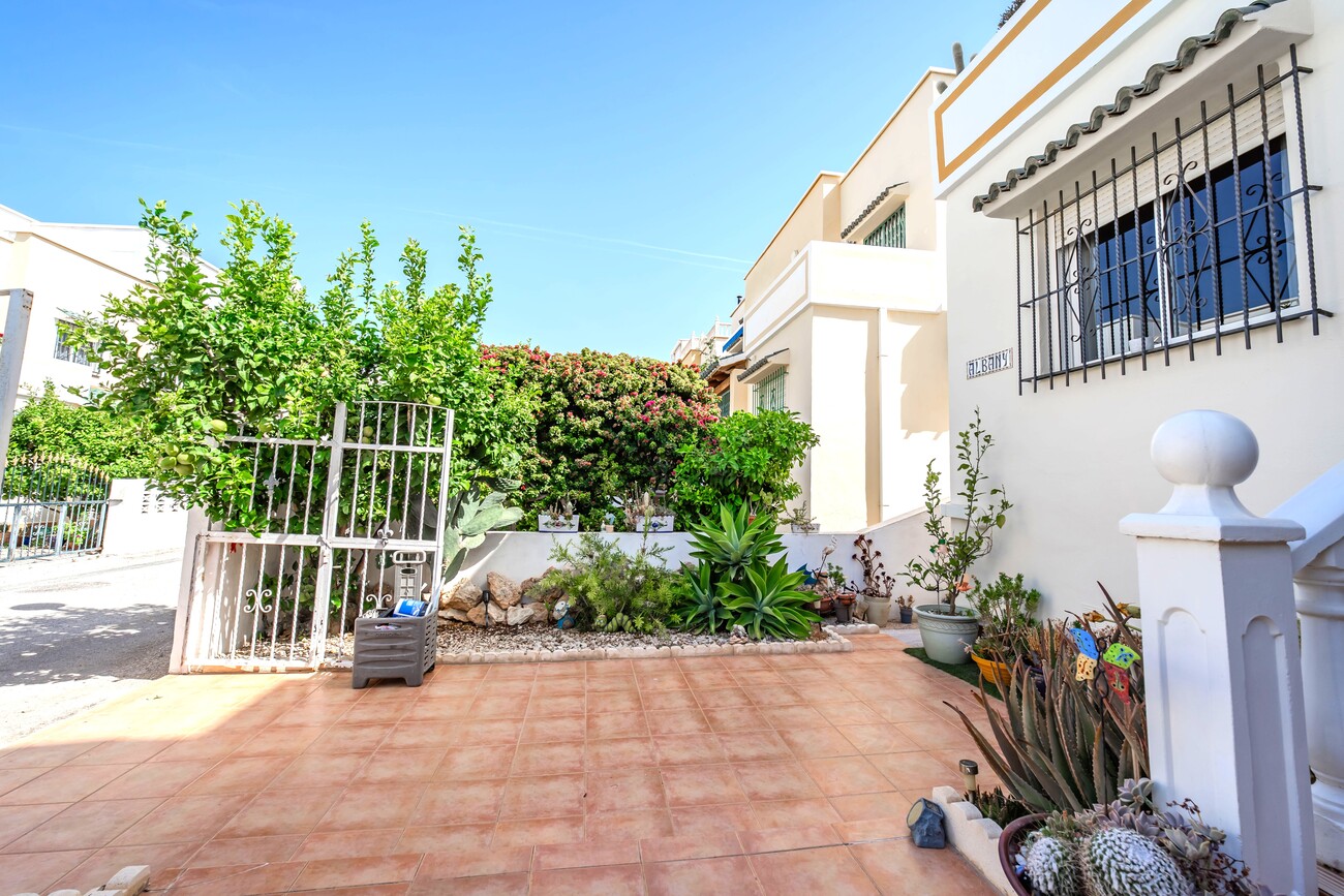 For sale - 3 Bedroom 1 Bathroom Semi Detached in Los Altos - Res Valle de los pinos  - Alicante