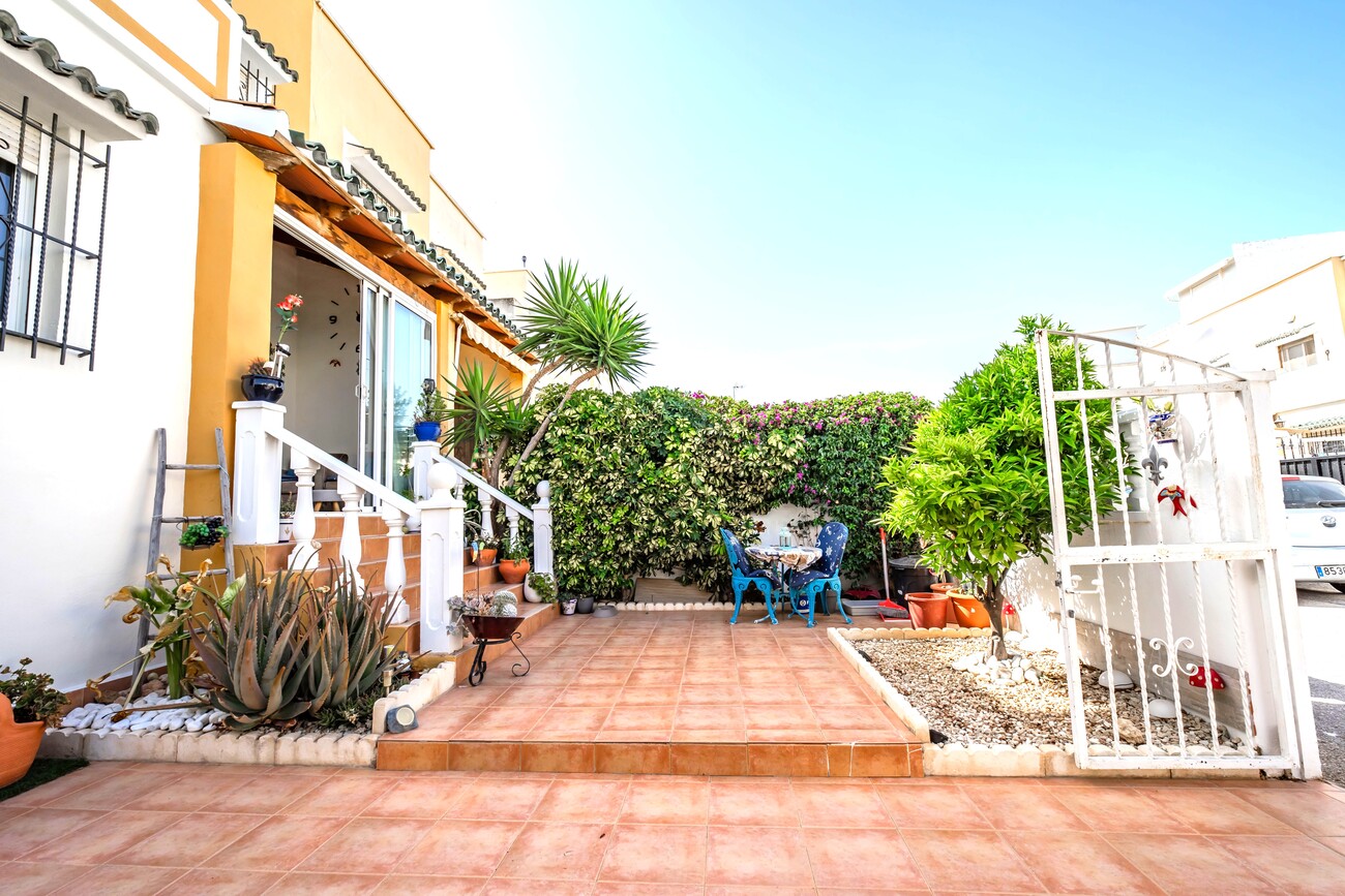 For sale - 3 Bedroom 1 Bathroom Semi Detached in Los Altos - Res Valle de los pinos  - Alicante