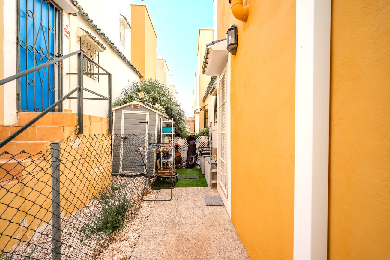 For sale - 3 Bedroom 1 Bathroom Semi Detached in Los Altos - Res Valle de los pinos  - Alicante