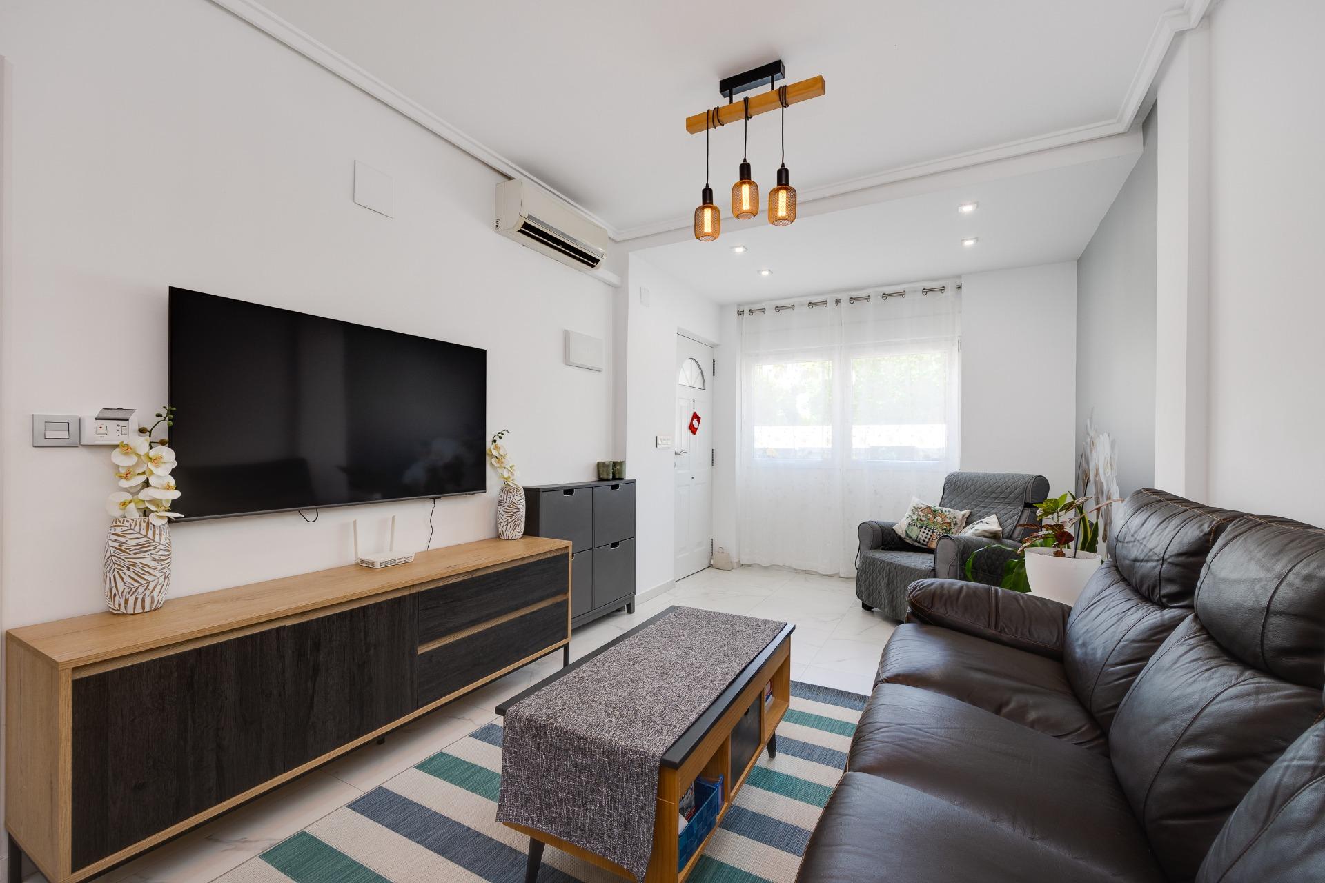 For sale - 2 Bedroom 1 Bathroom Town House in Torrevieja - aguas nuevas  - Alicante