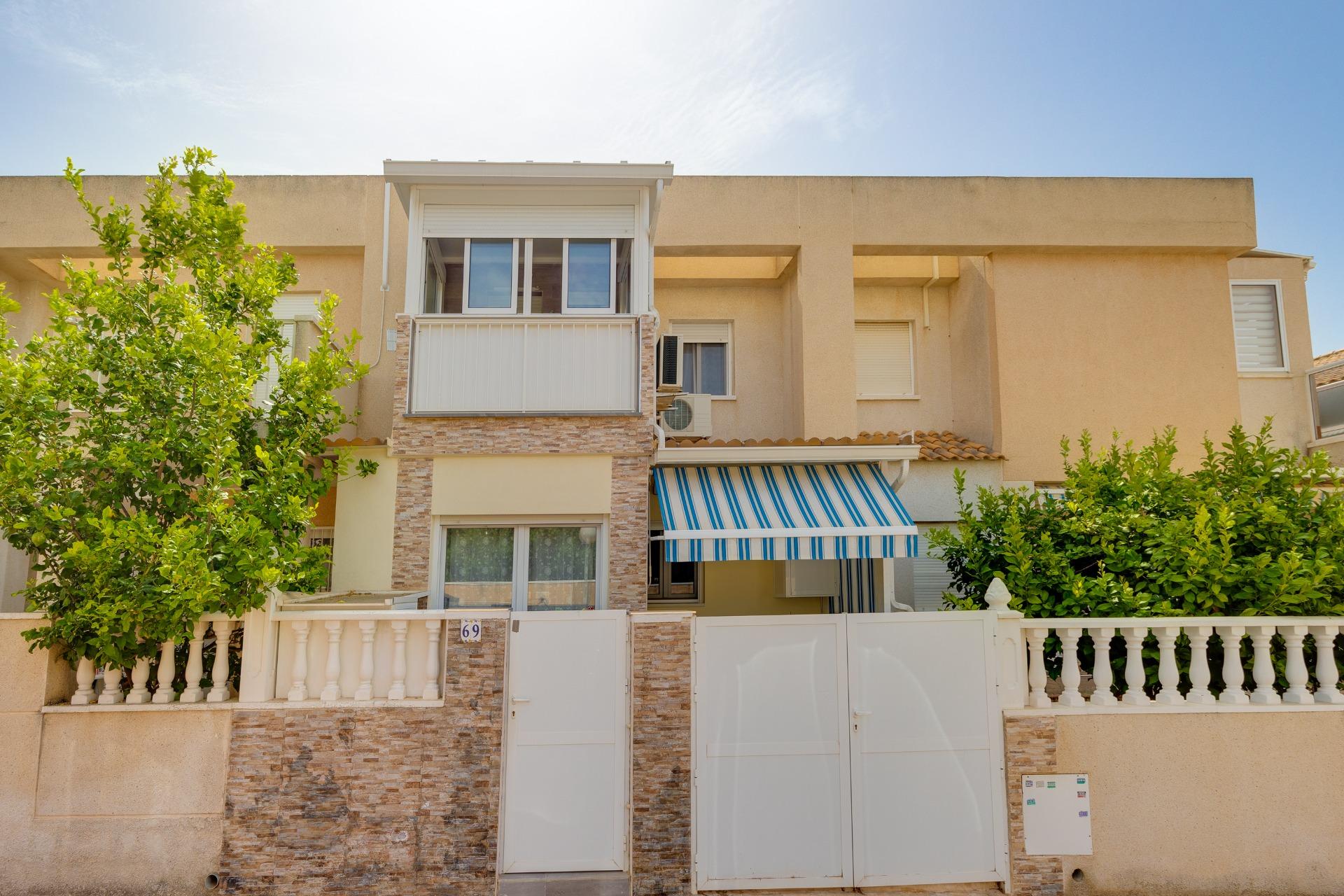 For sale - 2 Bedroom 1 Bathroom Town House in Torrevieja - aguas nuevas  - Alicante