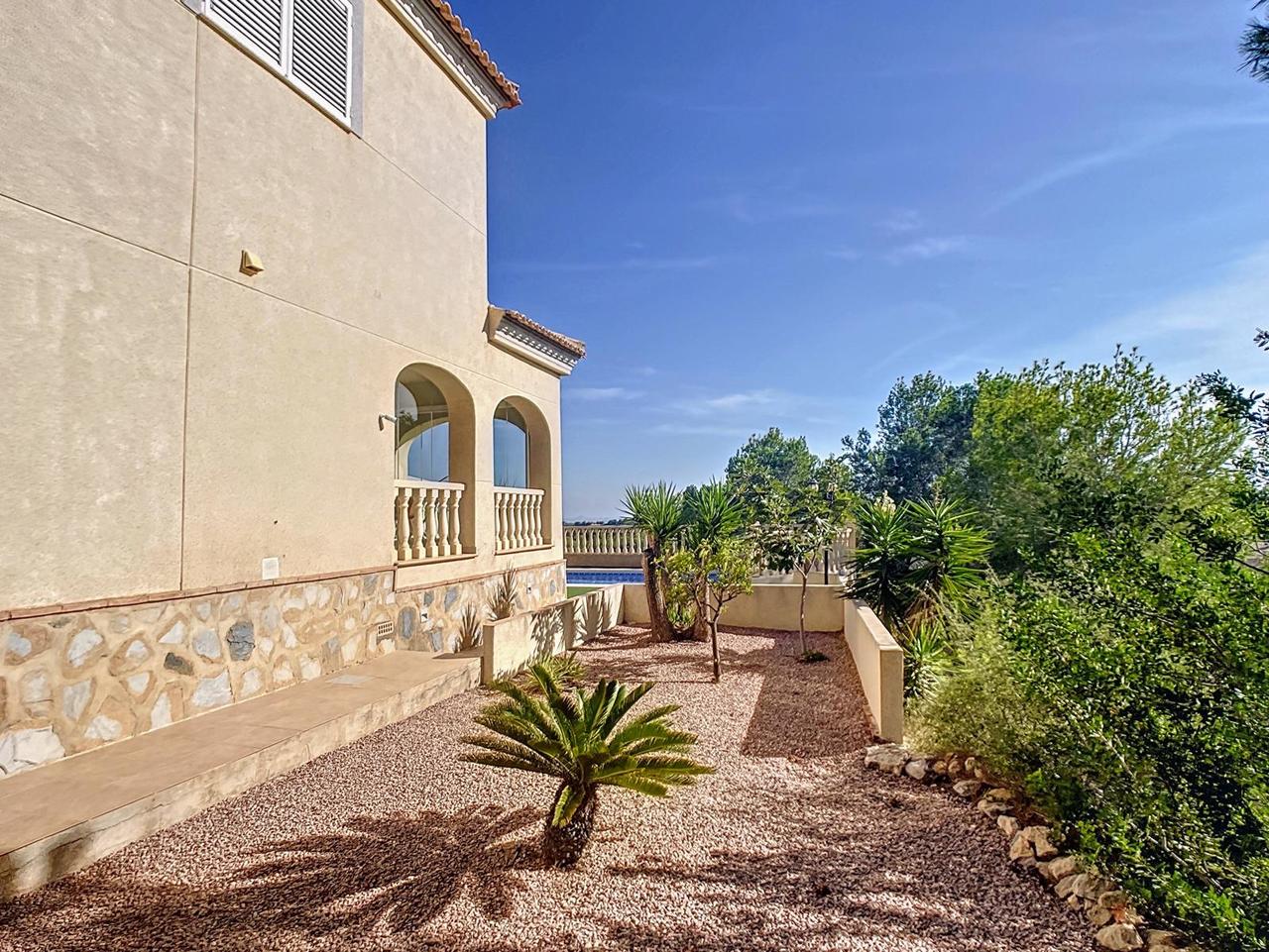 For sale - 3 Bedroom 3 Bathroom Villa in Pinar de Campoverde - Inland  - Alicante