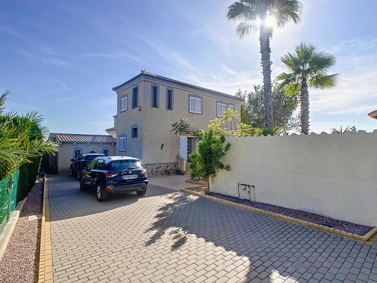 For sale - 3 Bedroom 3 Bathroom Villa in Pinar de Campoverde - Inland  - Alicante