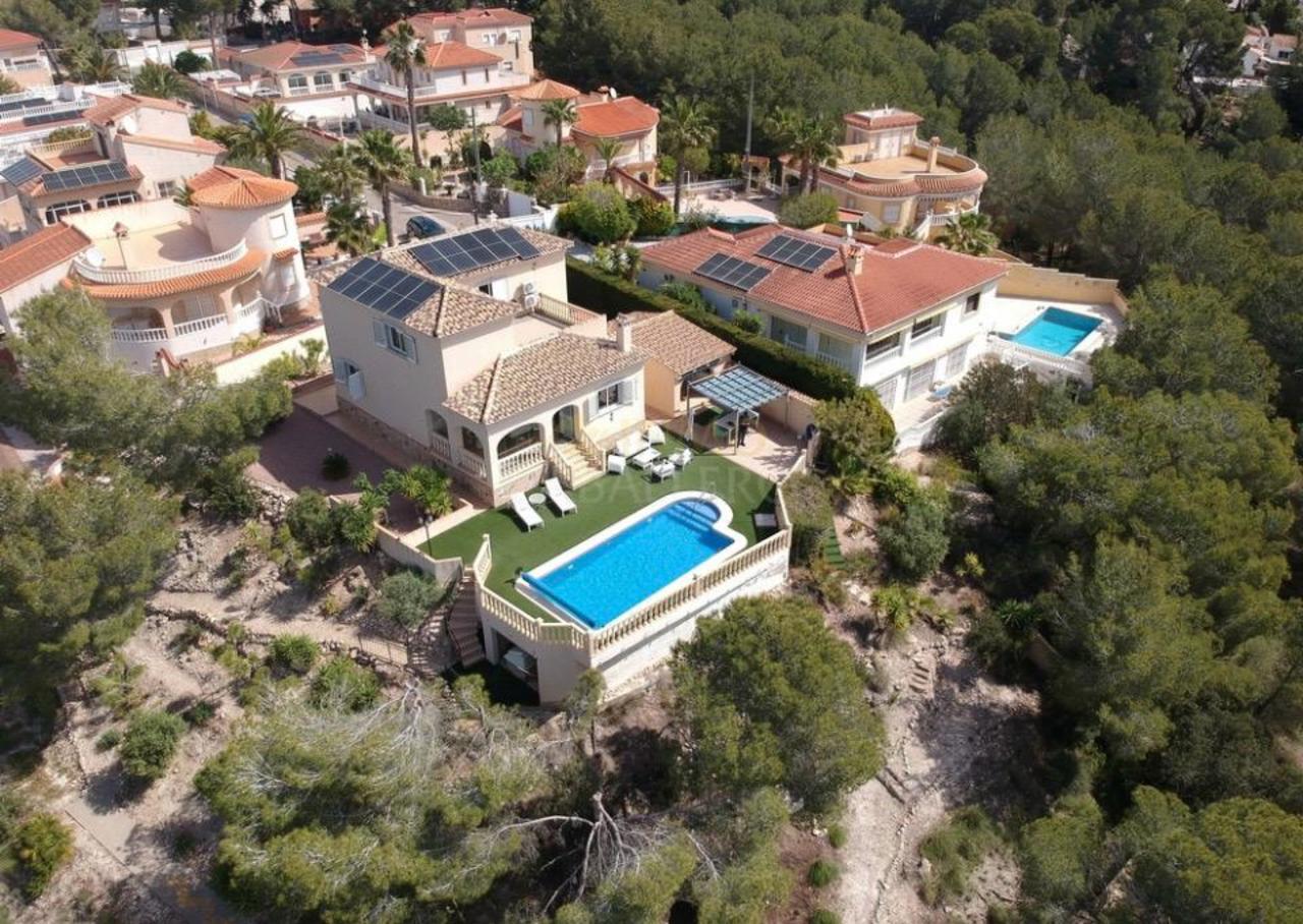For sale - 3 Bedroom 3 Bathroom Villa in Pinar de Campoverde - Inland  - Alicante