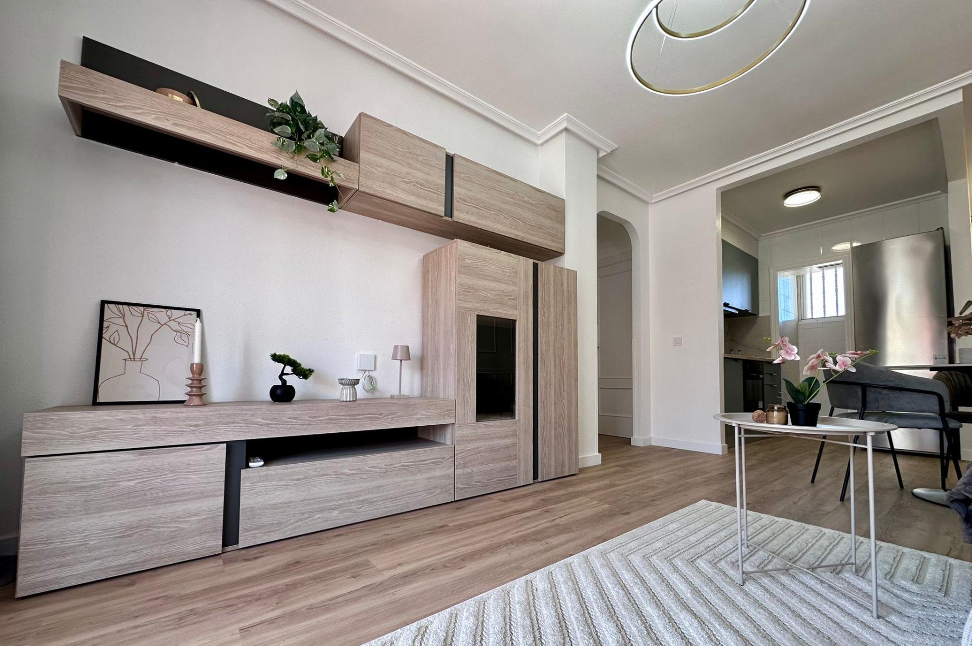 For sale - 2 Bedroom 1 Bathroom Apartment in Torrevieja - Habaneras  - Alicante