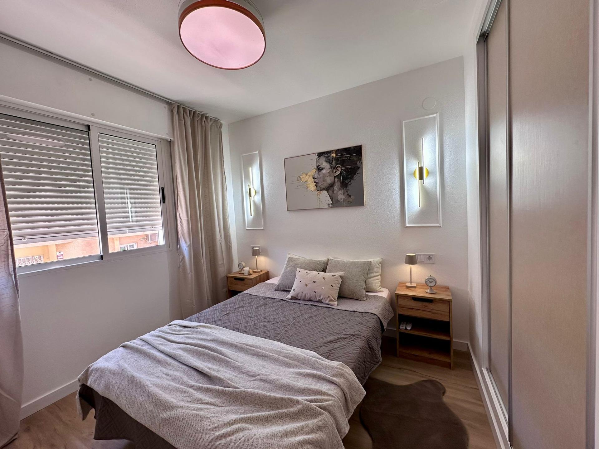 For sale - 2 Bedroom 1 Bathroom Apartment in Torrevieja - Habaneras  - Alicante
