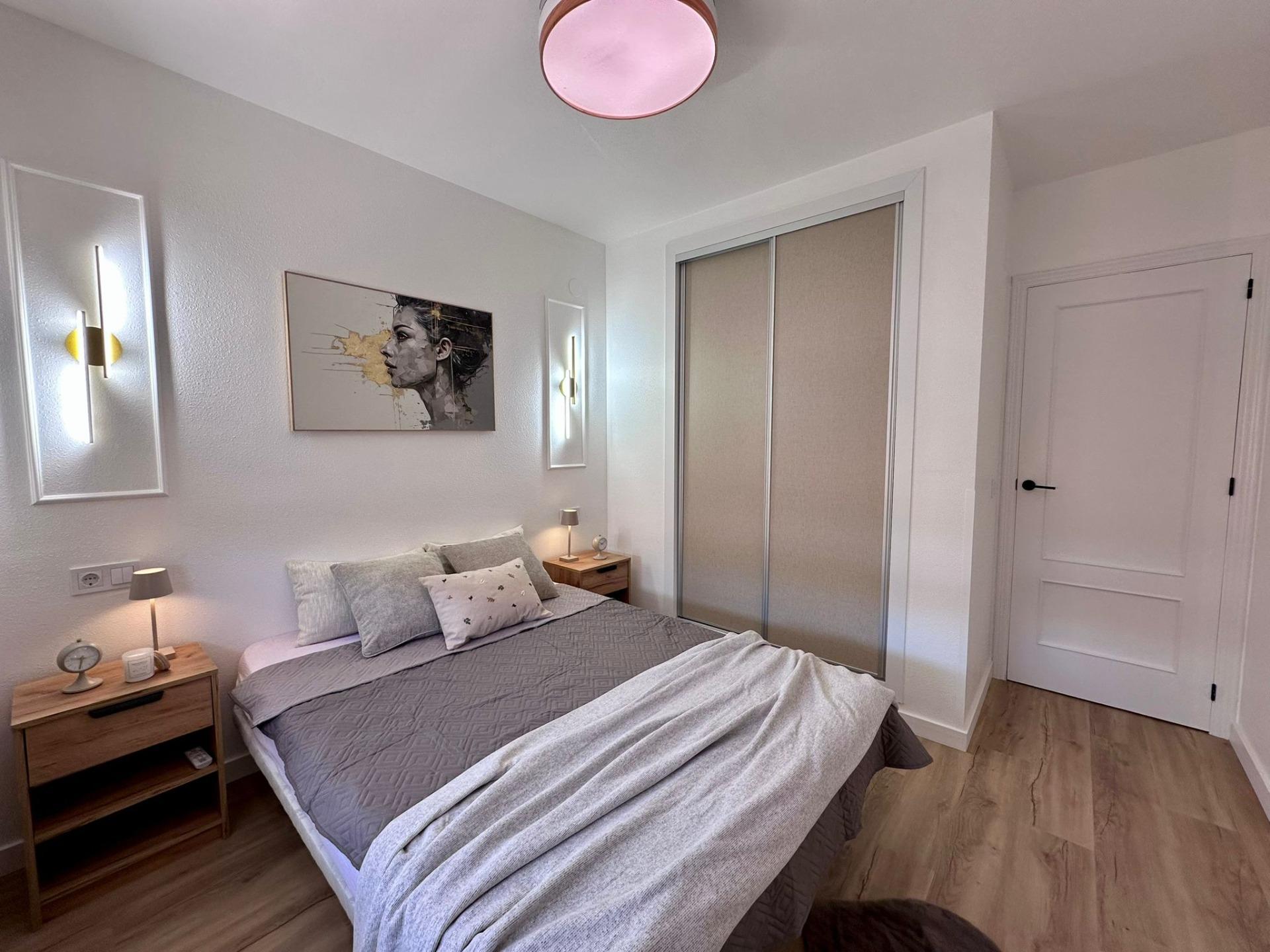 For sale - 2 Bedroom 1 Bathroom Apartment in Torrevieja - Habaneras  - Alicante