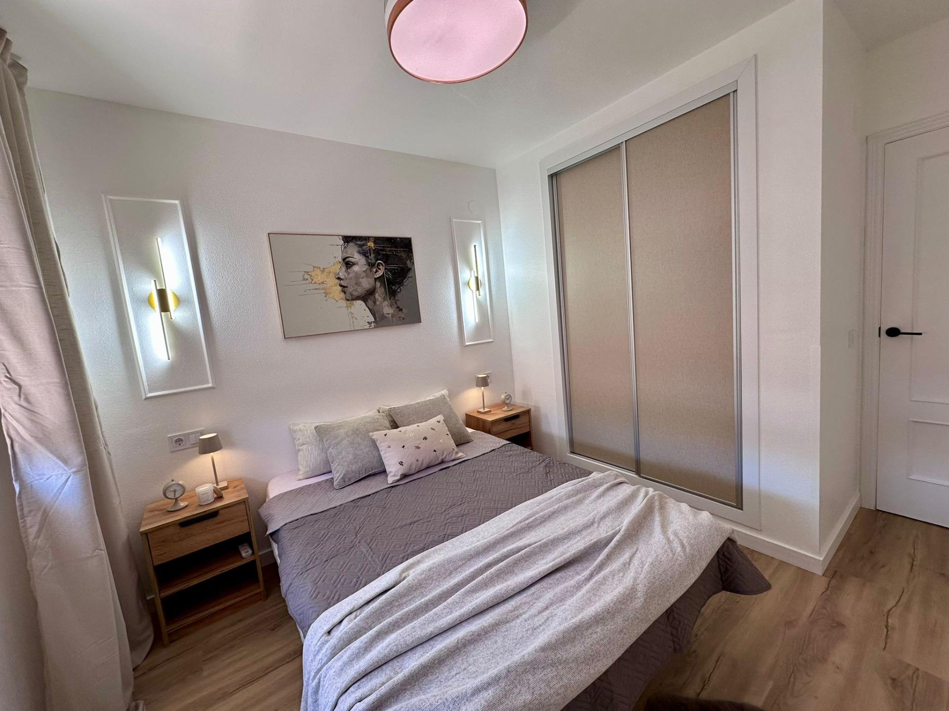 For sale - 2 Bedroom 1 Bathroom Apartment in Torrevieja - Habaneras  - Alicante