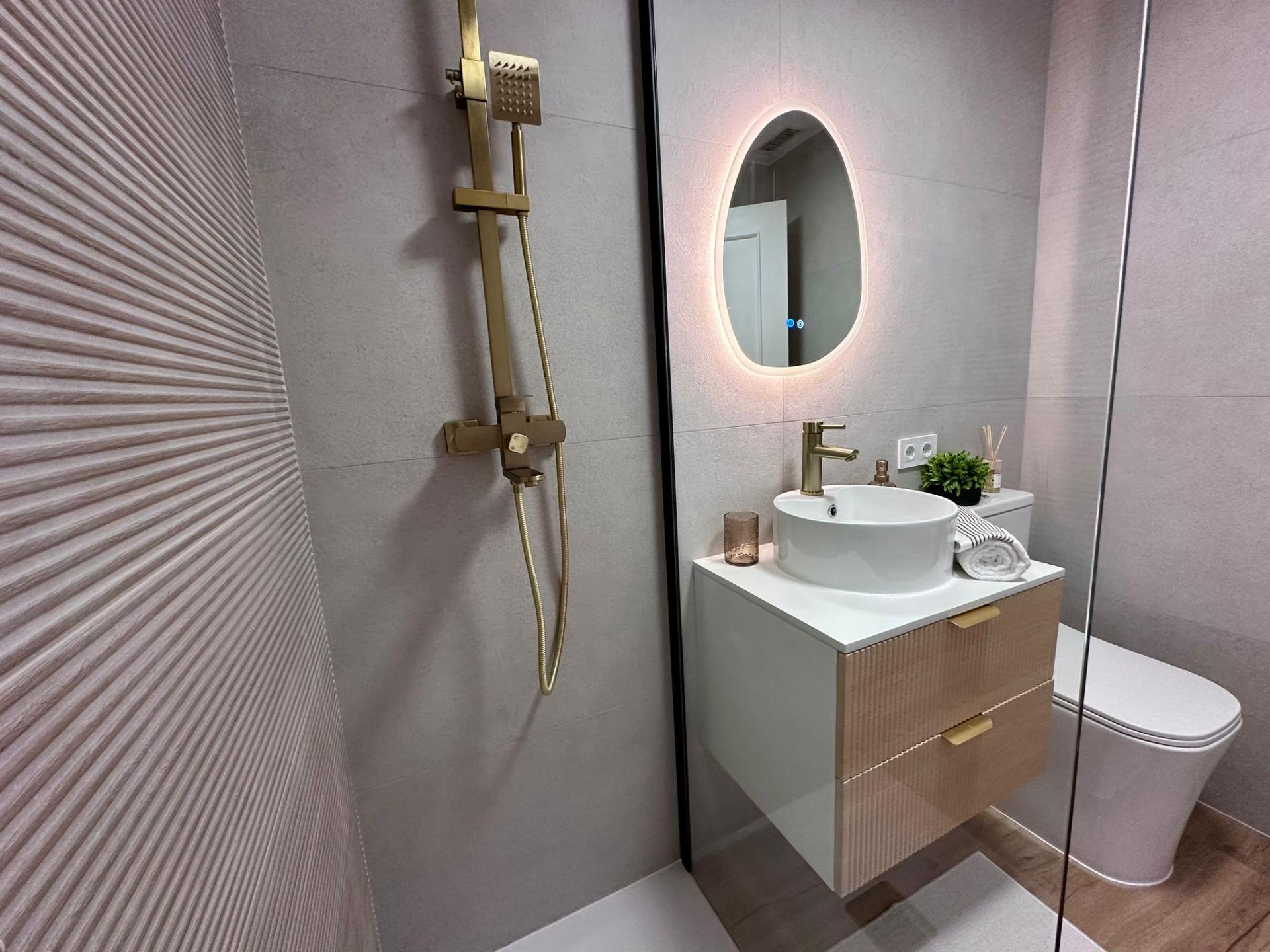 For sale - 2 Bedroom 1 Bathroom Apartment in Torrevieja - Habaneras  - Alicante