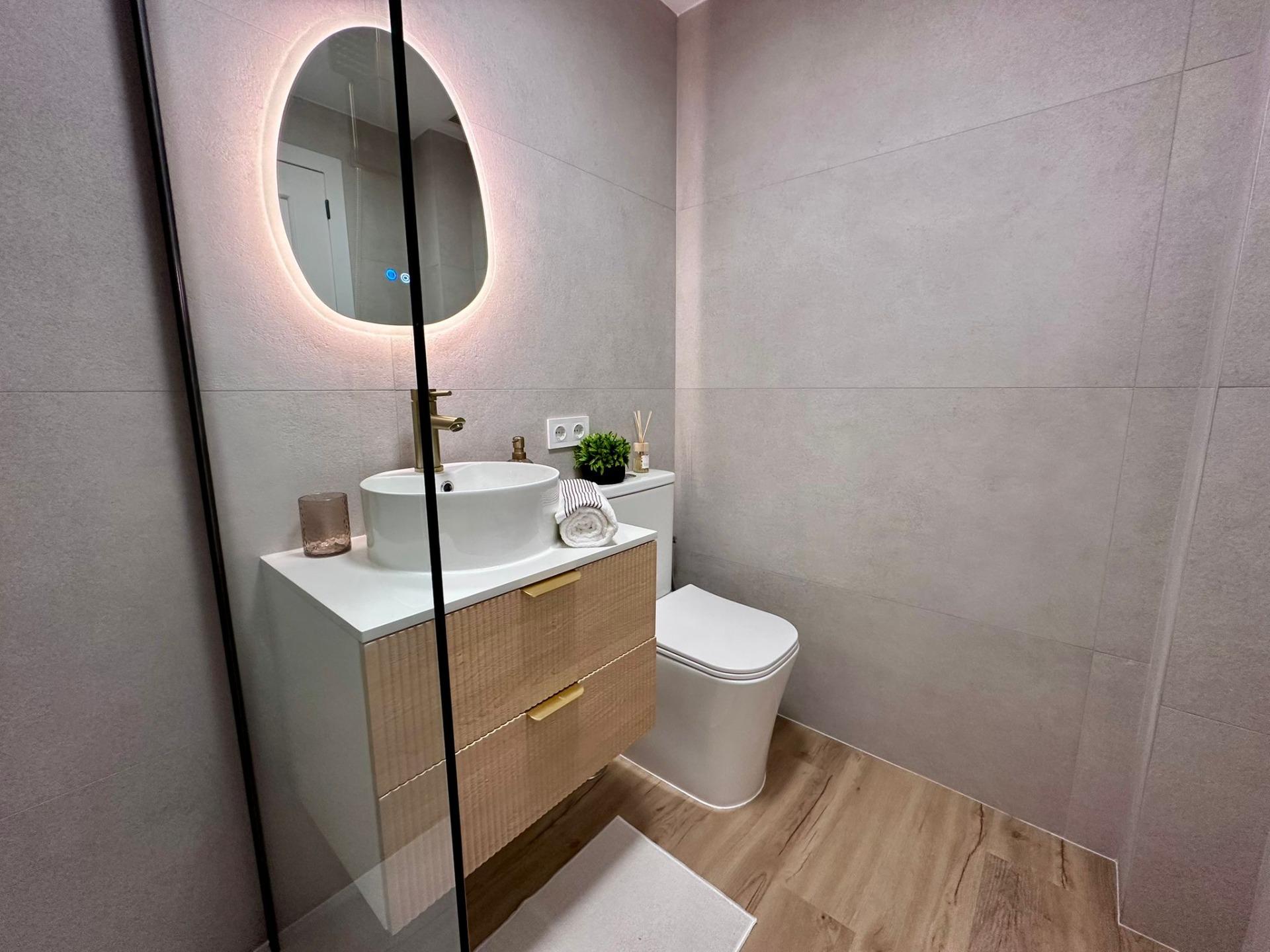 For sale - 2 Bedroom 1 Bathroom Apartment in Torrevieja - Habaneras  - Alicante