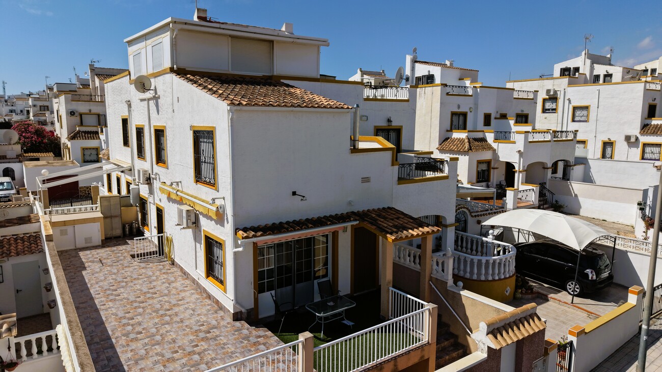 For sale - 6 Bedroom 2 Bathroom Quad House in Torrevieja - Costa Blanca  - Alicante