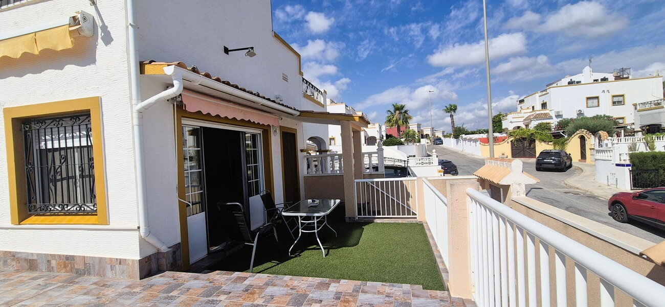 For sale - 6 Bedroom 2 Bathroom Quad House in Torrevieja - Costa Blanca  - Alicante