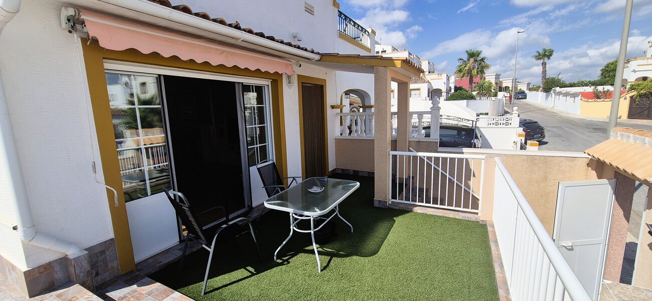 For sale - 6 Bedroom 2 Bathroom Quad House in Torrevieja - Costa Blanca  - Alicante