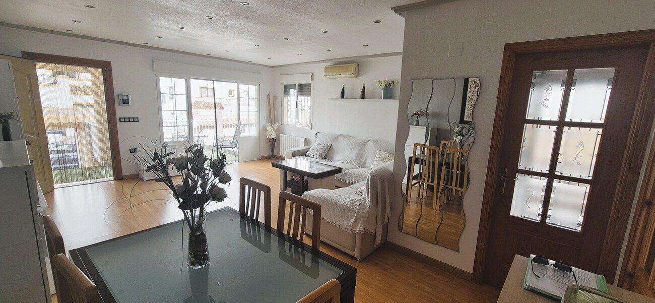 For sale - 6 Bedroom 2 Bathroom Quad House in Torrevieja - Costa Blanca  - Alicante