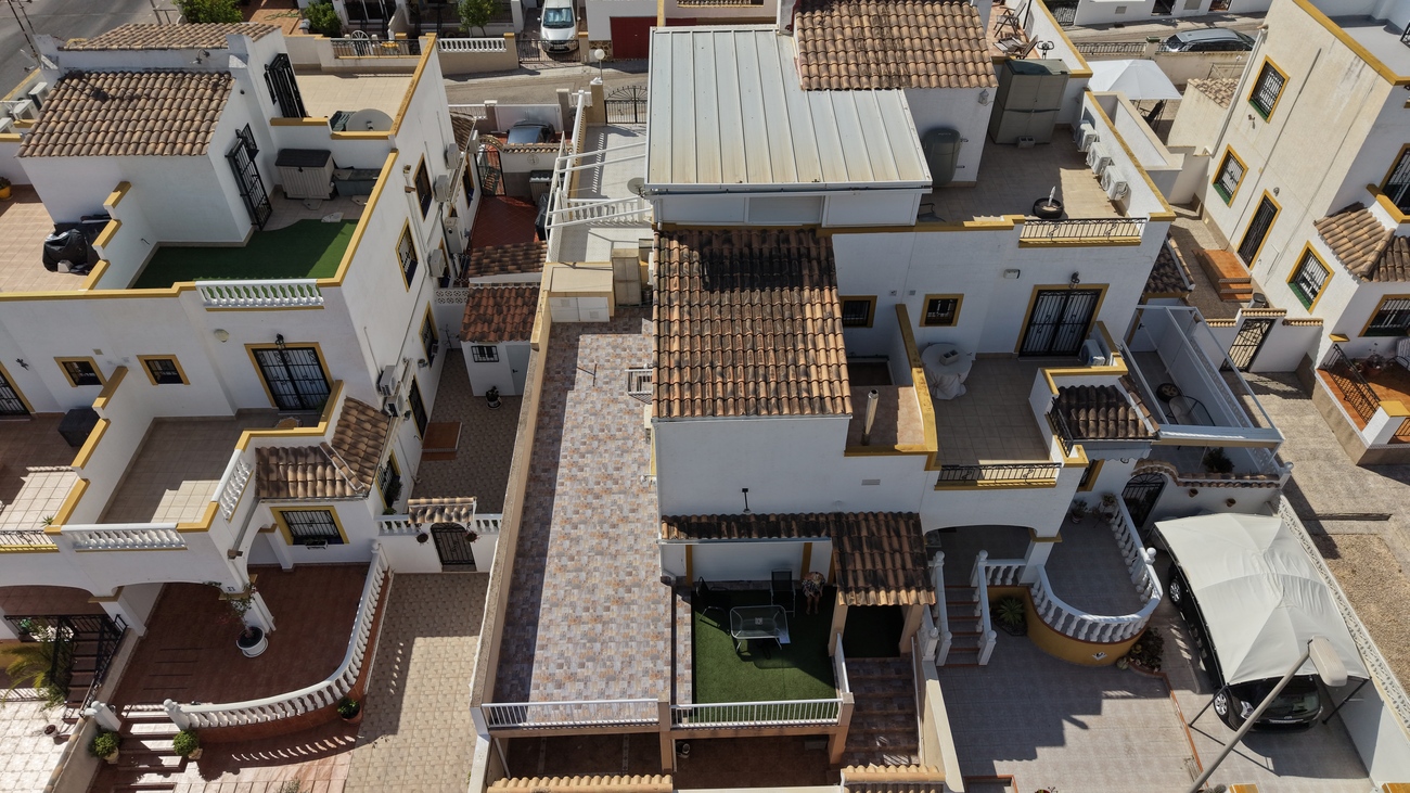 For sale - 6 Bedroom 2 Bathroom Quad House in Torrevieja - Costa Blanca  - Alicante