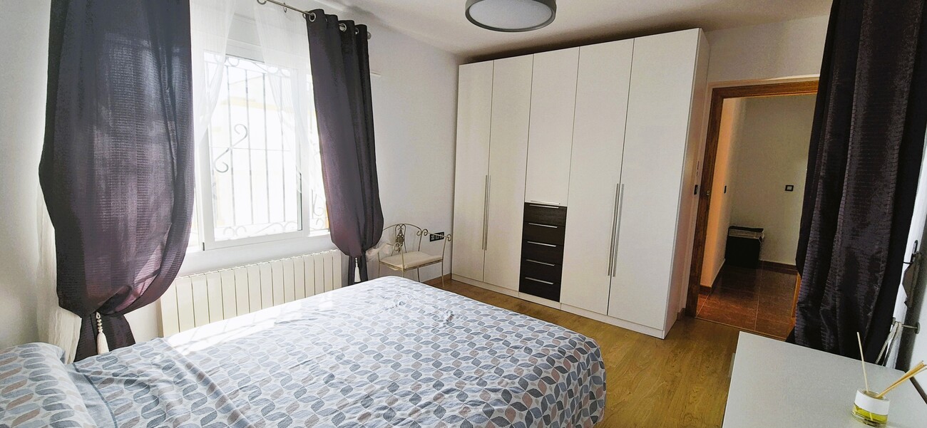 For sale - 6 Bedroom 2 Bathroom Quad House in Torrevieja - Costa Blanca  - Alicante