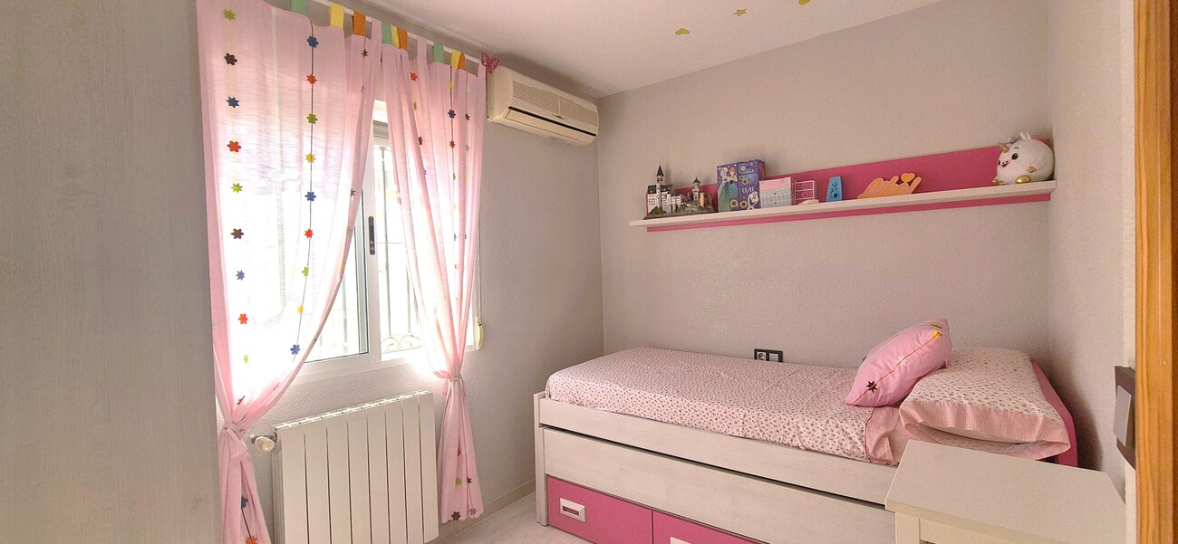 For sale - 6 Bedroom 2 Bathroom Quad House in Torrevieja - Costa Blanca  - Alicante