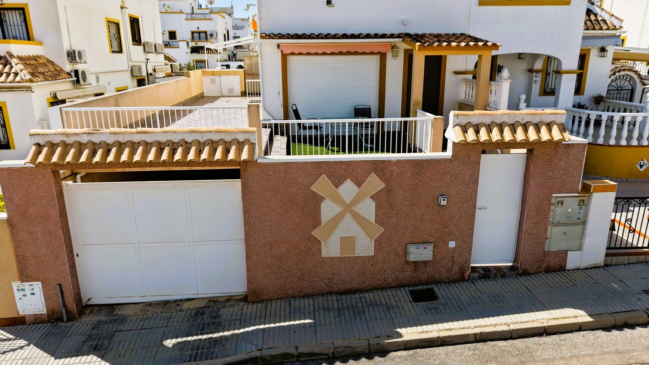 For sale - 6 Bedroom 2 Bathroom Quad House in Torrevieja - Costa Blanca  - Alicante