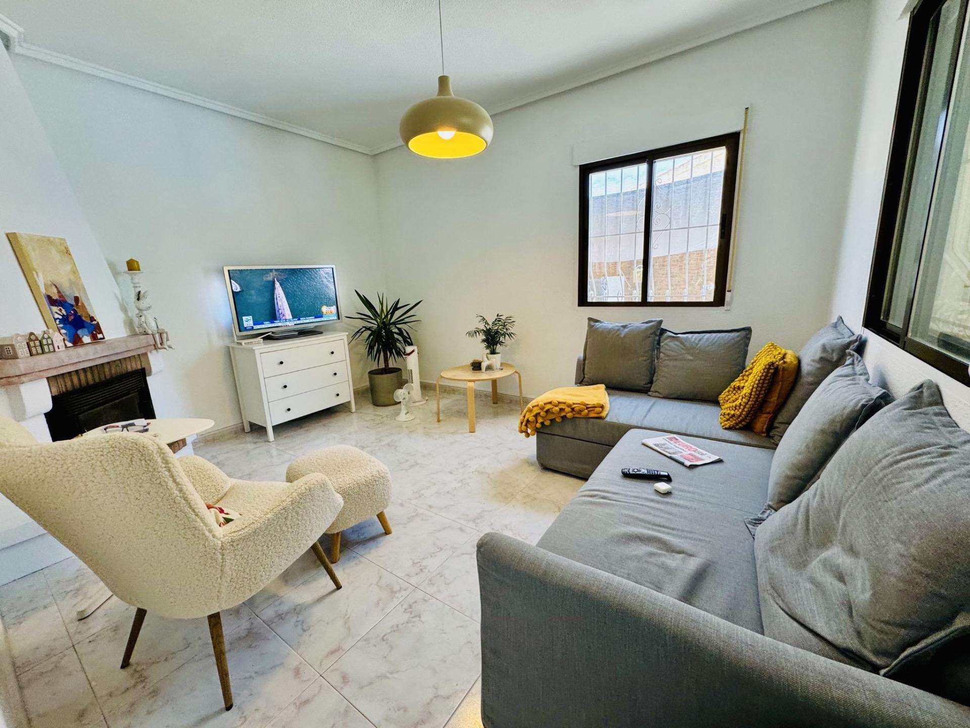 For sale - 2 Bedroom 1 Bathroom Villa in Torrevieja - La Siesta - El Salado - Torreta  - Alicante