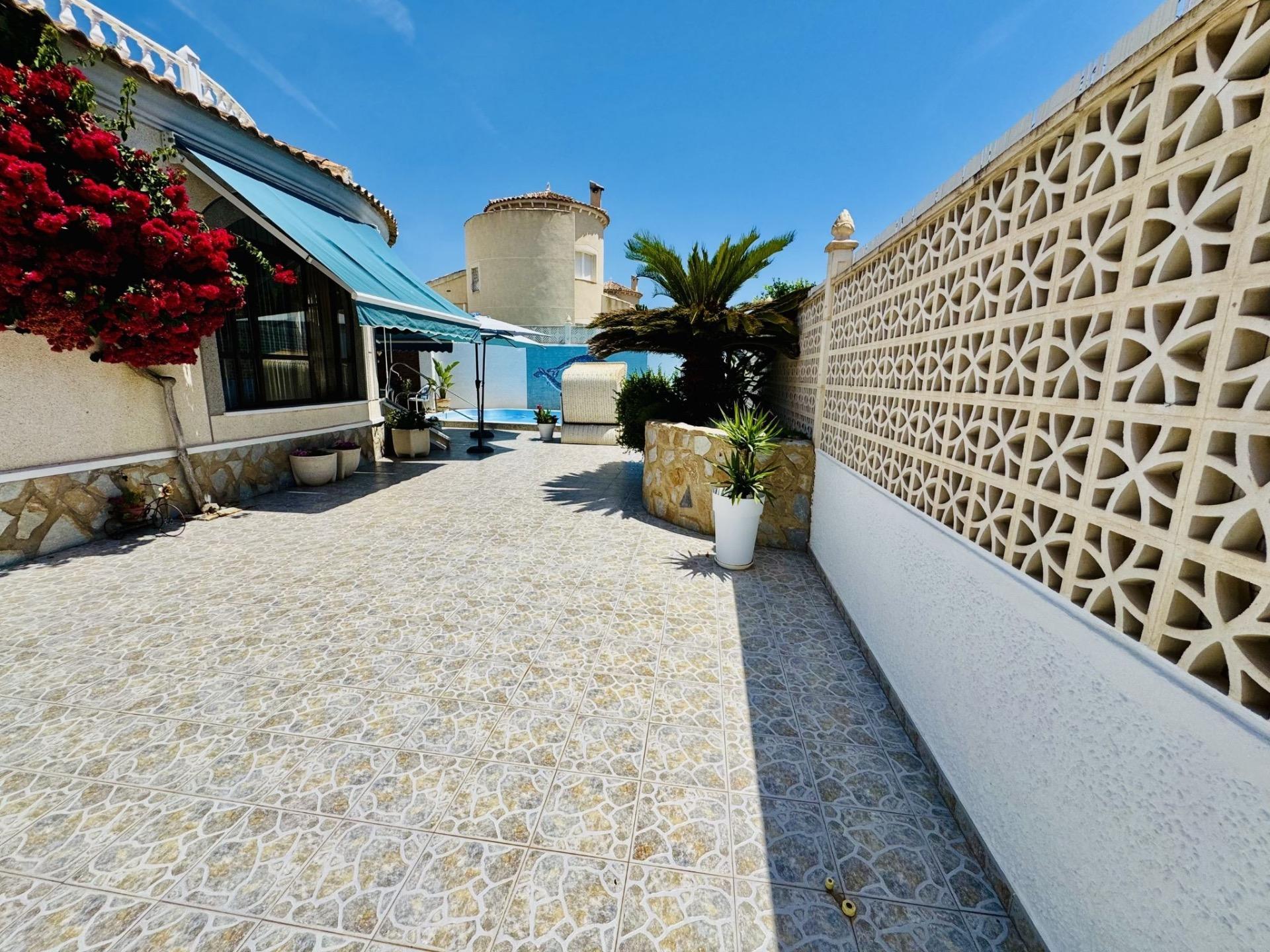 For sale - 2 Bedroom 1 Bathroom Villa in Torrevieja - La Siesta - El Salado - Torreta  - Alicante