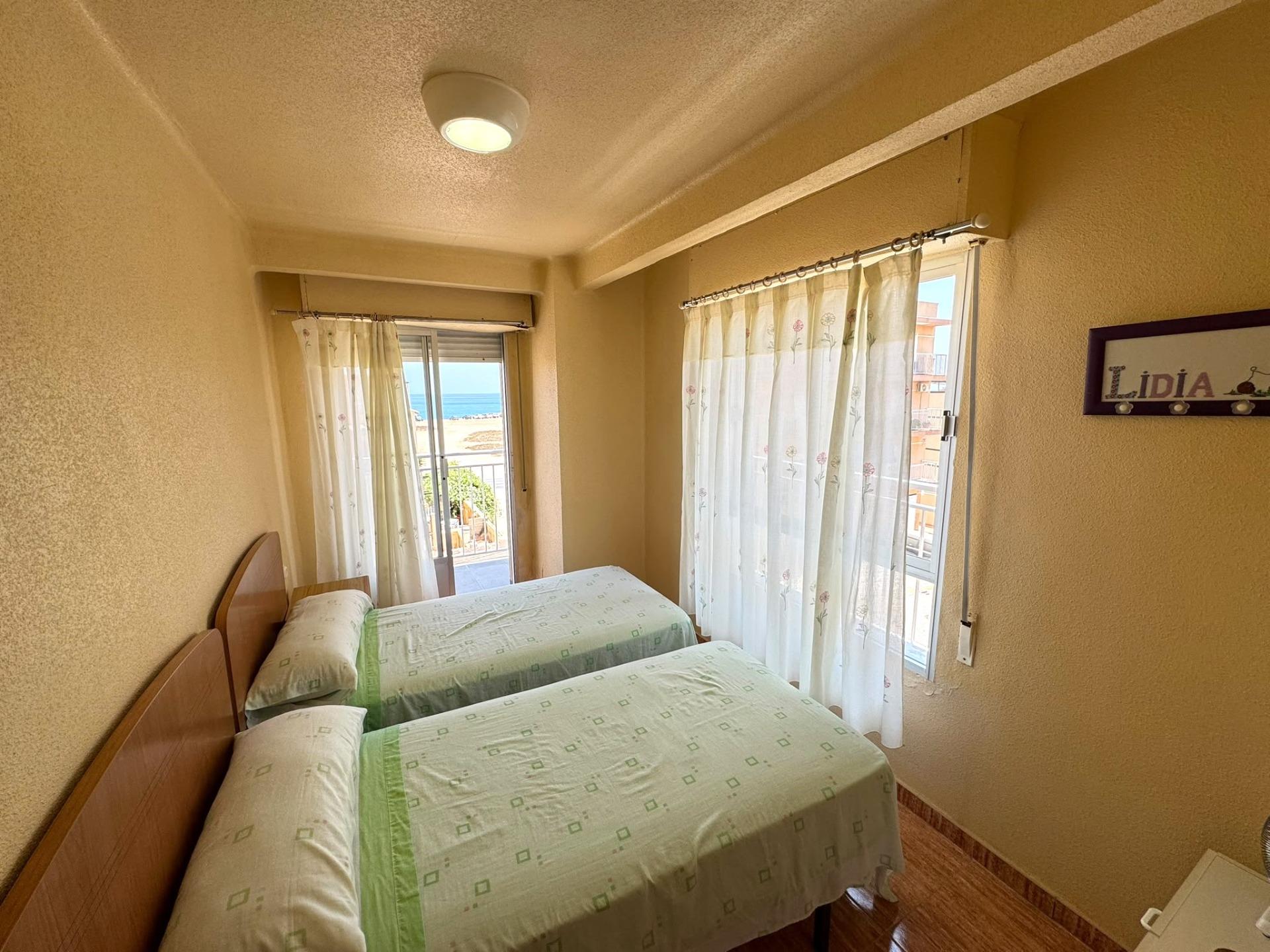 For sale - 3 Bedroom 1 Bathroom Apartment in Torrevieja - Miramar - Torre Del Moro  - Alicante
