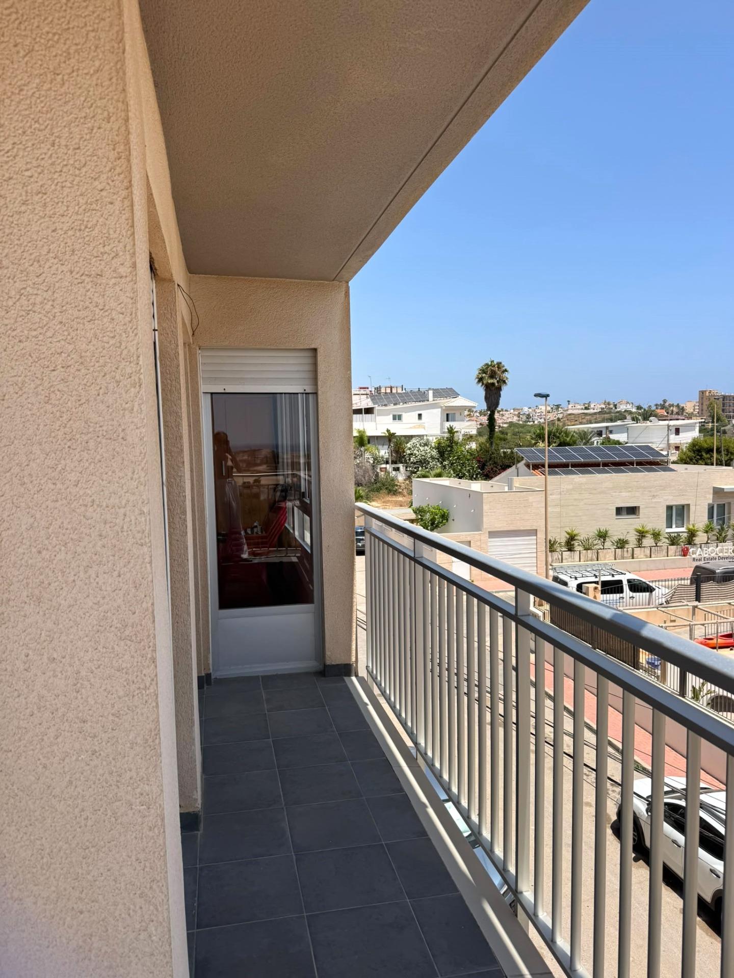 For sale - 3 Bedroom 1 Bathroom Apartment in Torrevieja - Miramar - Torre Del Moro  - Alicante