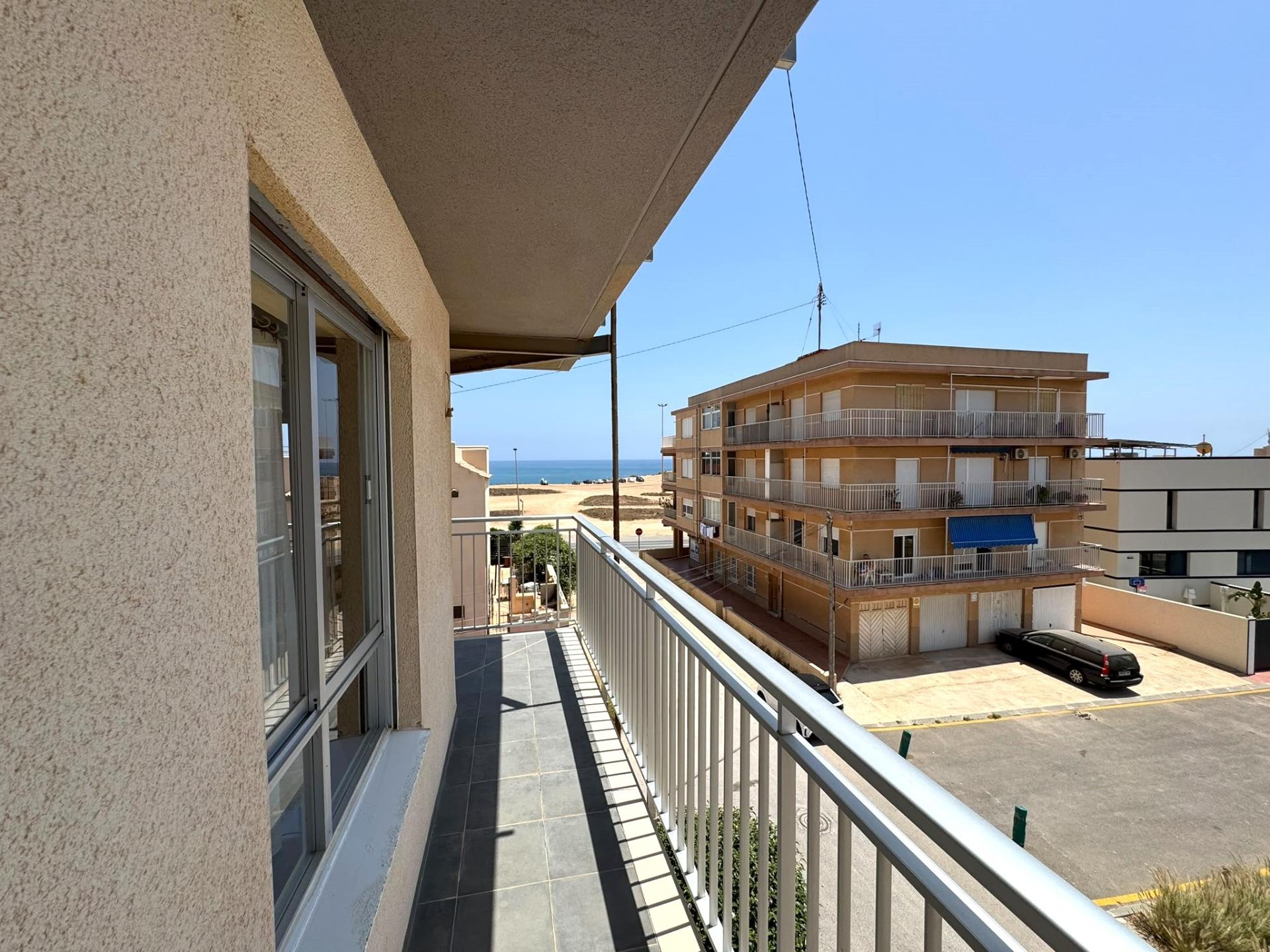 For sale - 3 Bedroom 1 Bathroom Apartment in Torrevieja - Miramar - Torre Del Moro  - Alicante