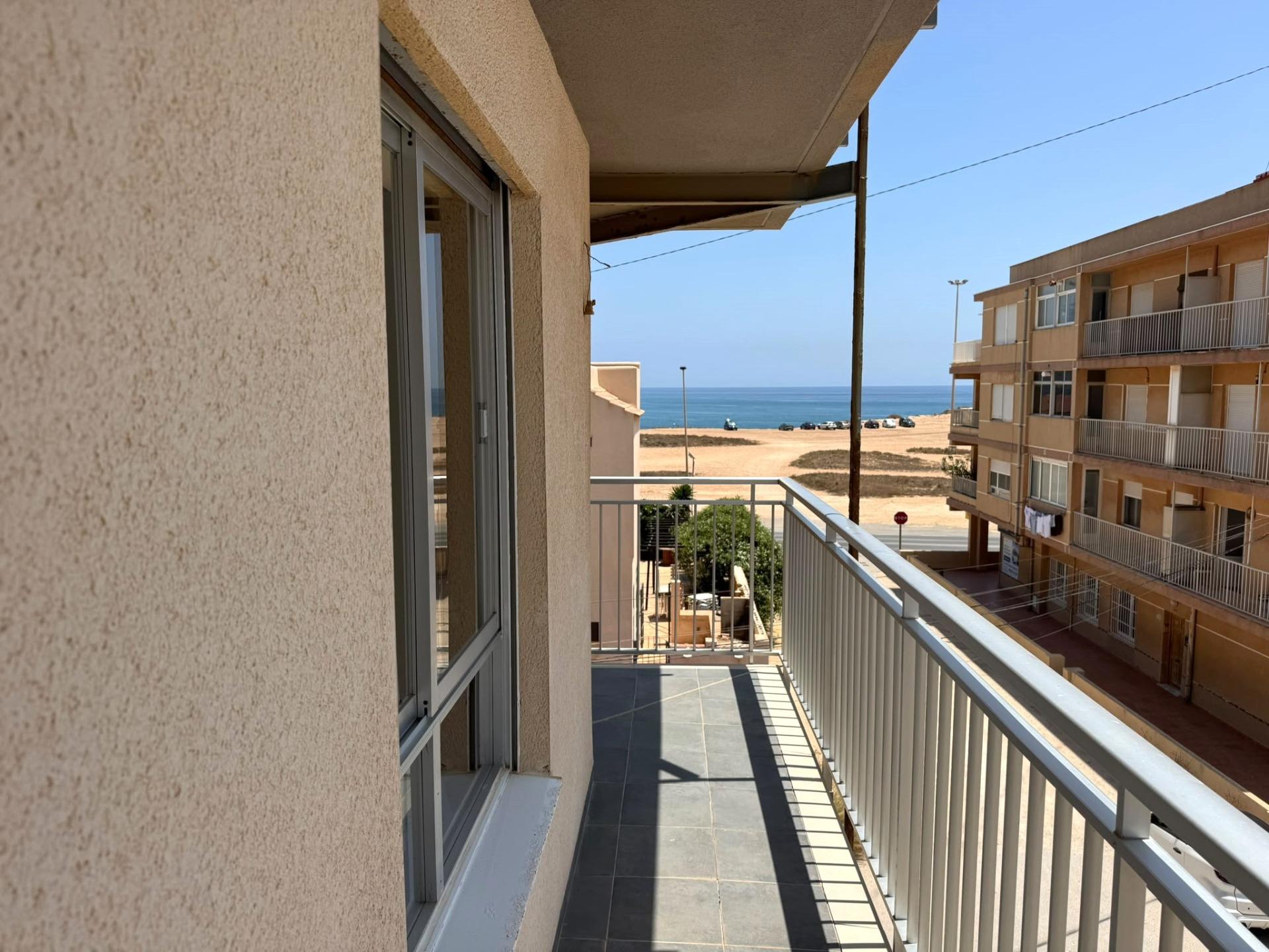 For sale - 3 Bedroom 1 Bathroom Apartment in Torrevieja - Miramar - Torre Del Moro  - Alicante