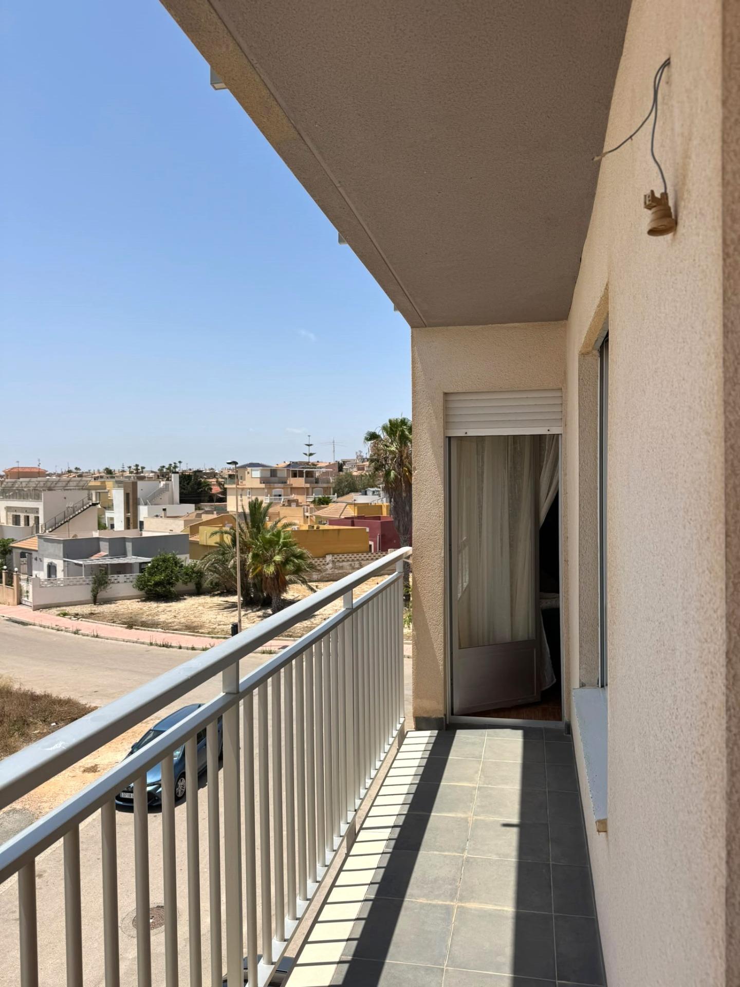 For sale - 3 Bedroom 1 Bathroom Apartment in Torrevieja - Miramar - Torre Del Moro  - Alicante
