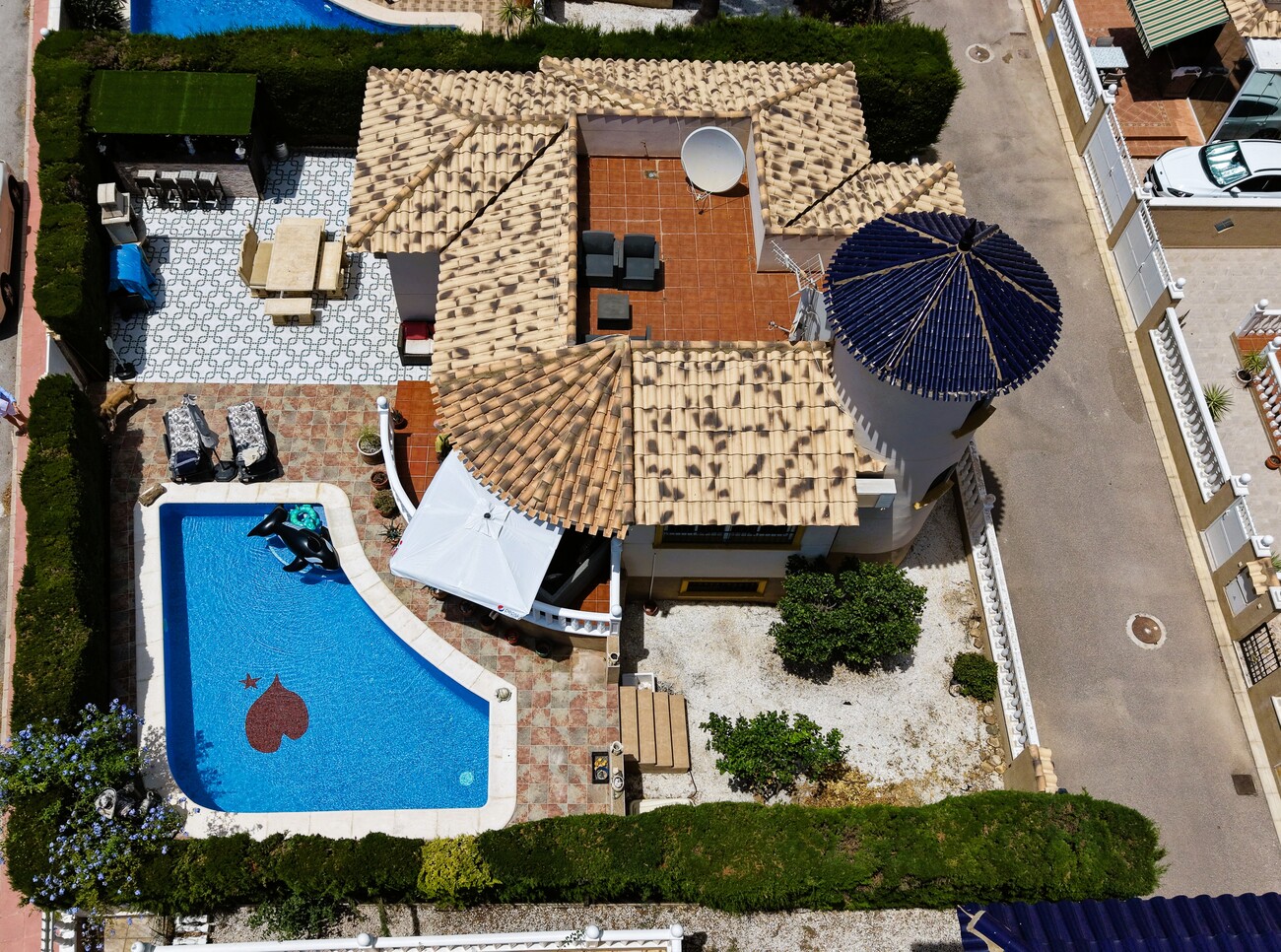 For sale - 4 Bedroom 3 Bathroom Villa in Villamartin - Costa Blanca  - Alicante