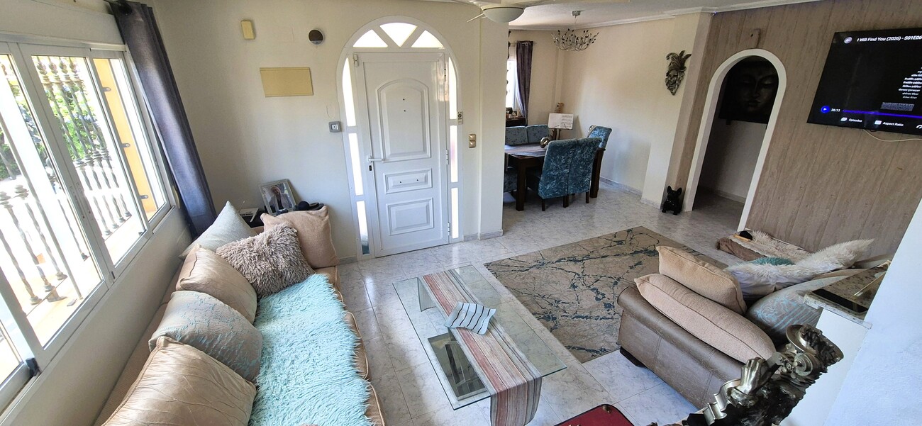 For sale - 4 Bedroom 3 Bathroom Villa in Villamartin - Costa Blanca  - Alicante