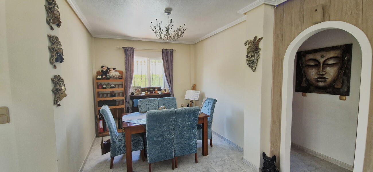 For sale - 4 Bedroom 3 Bathroom Villa in Villamartin - Costa Blanca  - Alicante