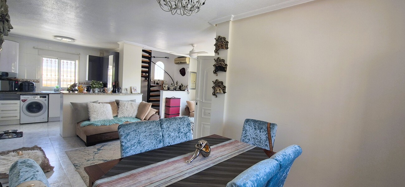 For sale - 4 Bedroom 3 Bathroom Villa in Villamartin - Costa Blanca  - Alicante