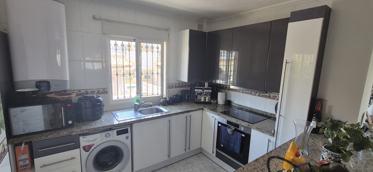 For sale - 4 Bedroom 3 Bathroom Villa in Villamartin - Costa Blanca  - Alicante