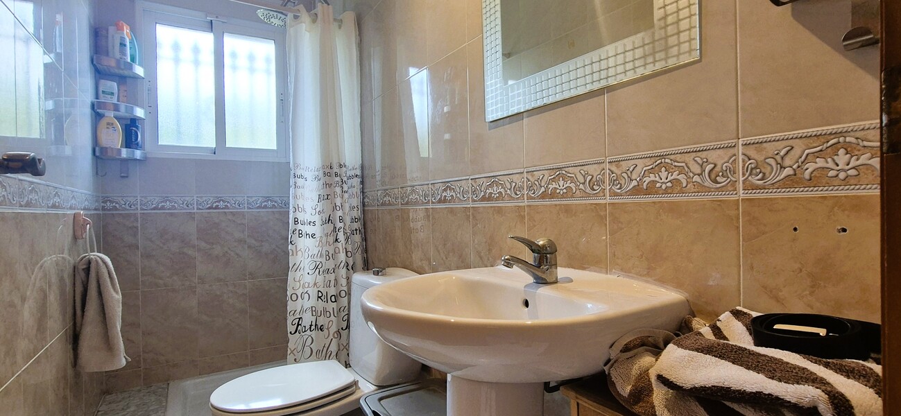 For sale - 4 Bedroom 3 Bathroom Villa in Villamartin - Costa Blanca  - Alicante