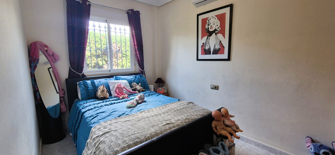 For sale - 4 Bedroom 3 Bathroom Villa in Villamartin - Costa Blanca  - Alicante