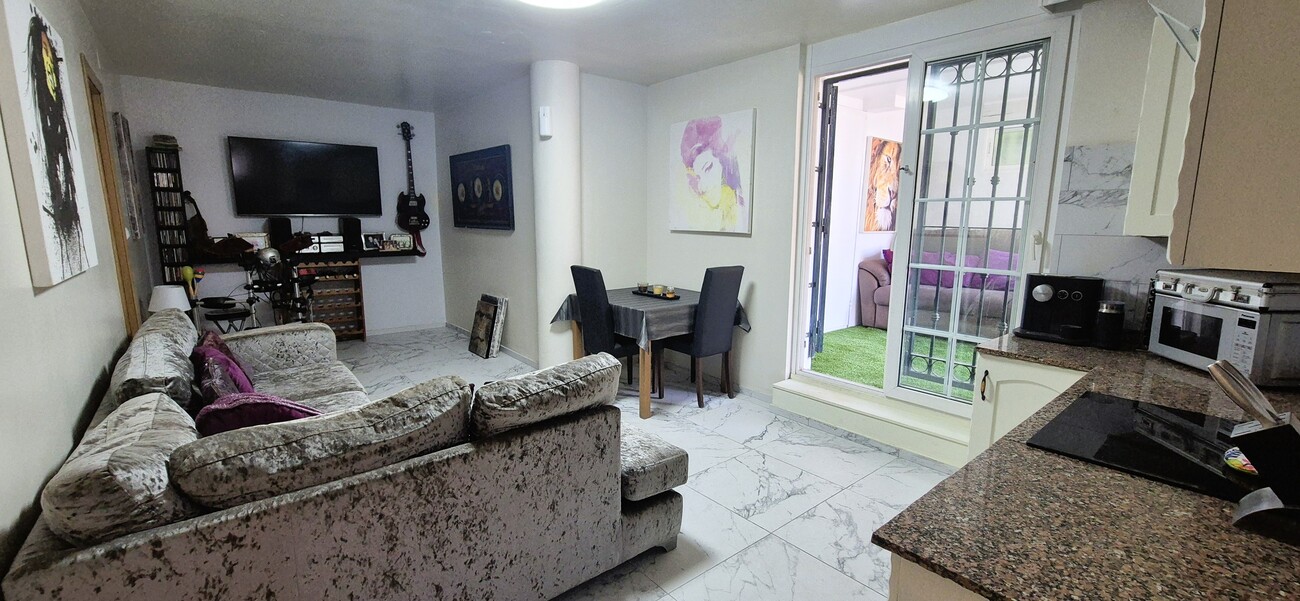 For sale - 4 Bedroom 3 Bathroom Villa in Villamartin - Costa Blanca  - Alicante