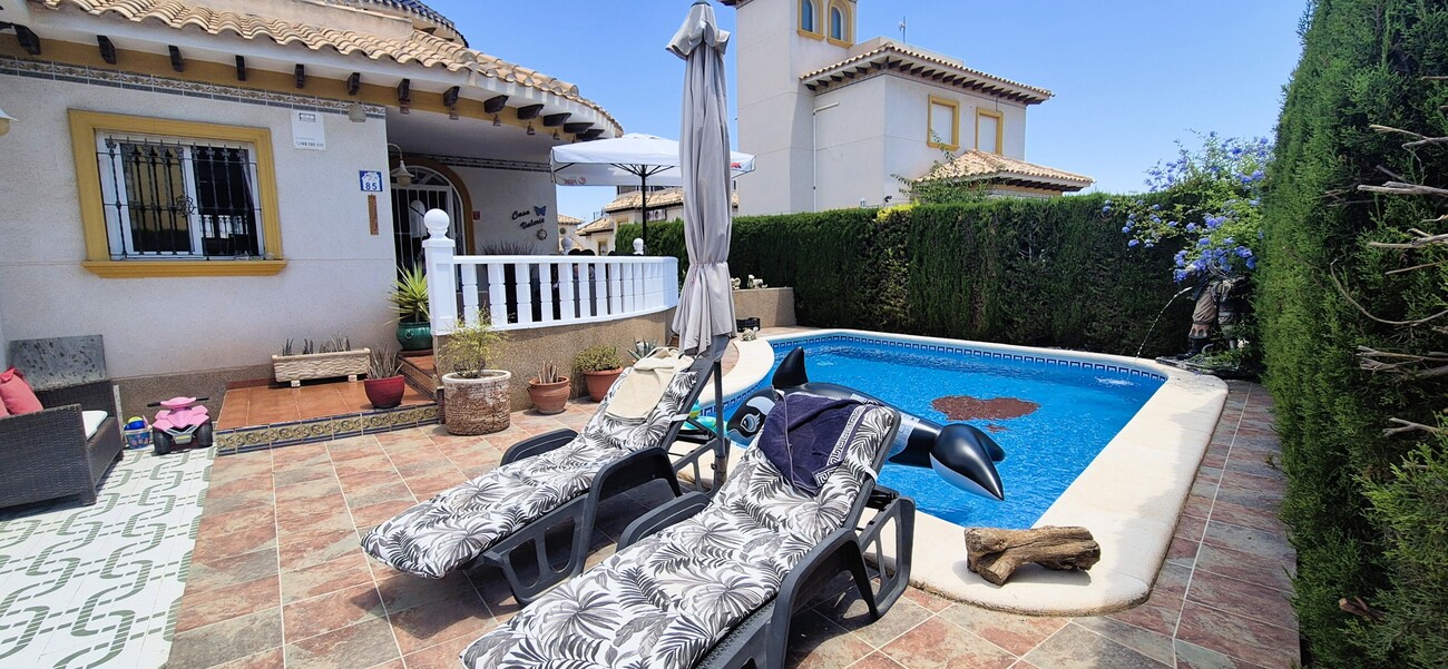 For sale - 4 Bedroom 3 Bathroom Villa in Villamartin - Costa Blanca  - Alicante