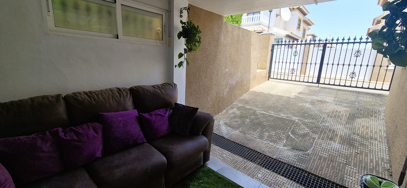 For sale - 4 Bedroom 3 Bathroom Villa in Villamartin - Costa Blanca  - Alicante