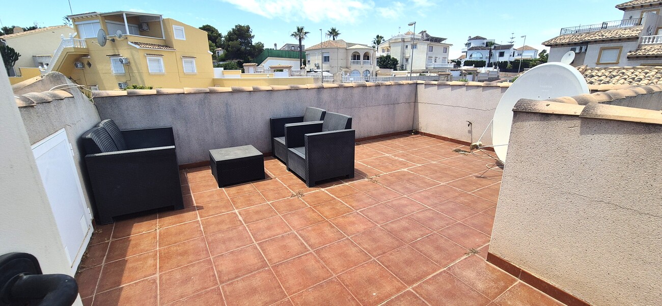 For sale - 4 Bedroom 3 Bathroom Villa in Villamartin - Costa Blanca  - Alicante