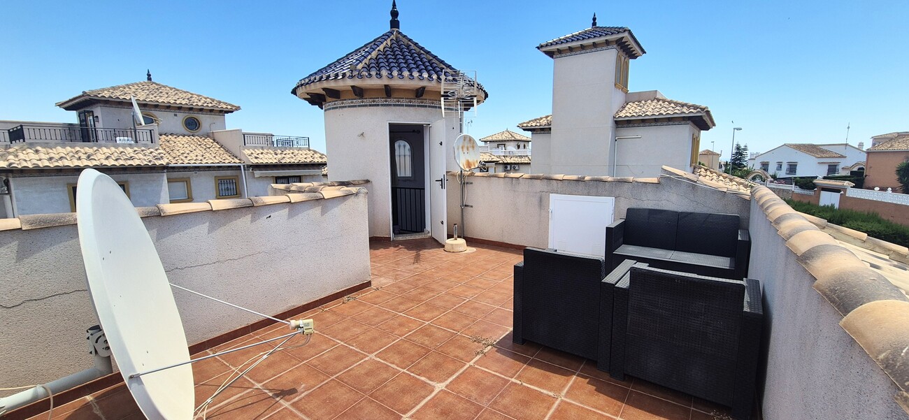 For sale - 4 Bedroom 3 Bathroom Villa in Villamartin - Costa Blanca  - Alicante