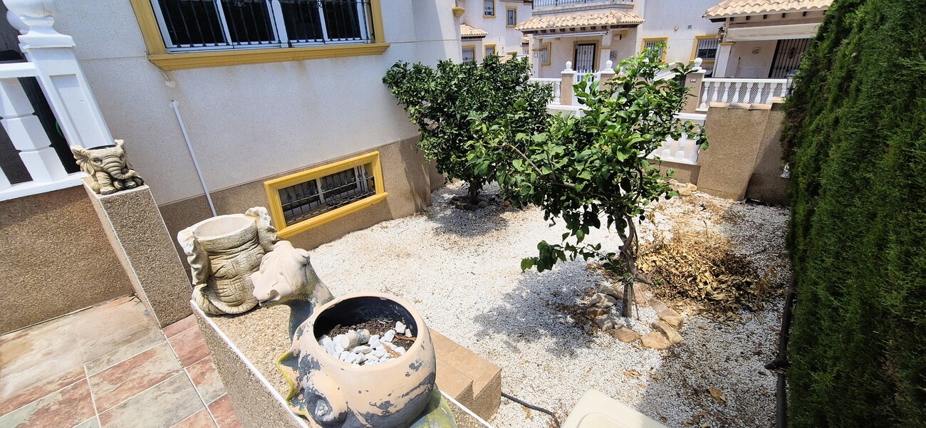 For sale - 4 Bedroom 3 Bathroom Villa in Villamartin - Costa Blanca  - Alicante