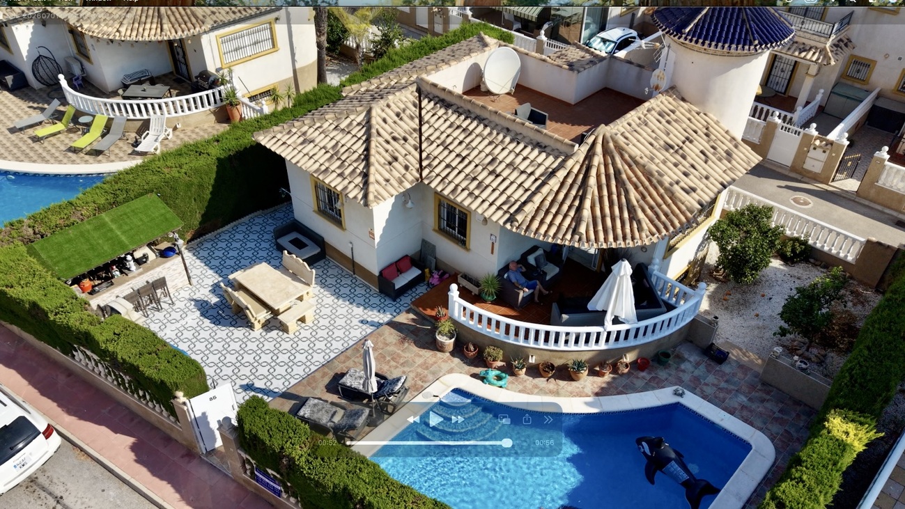 For sale - 4 Bedroom 3 Bathroom Villa in Villamartin - Costa Blanca  - Alicante