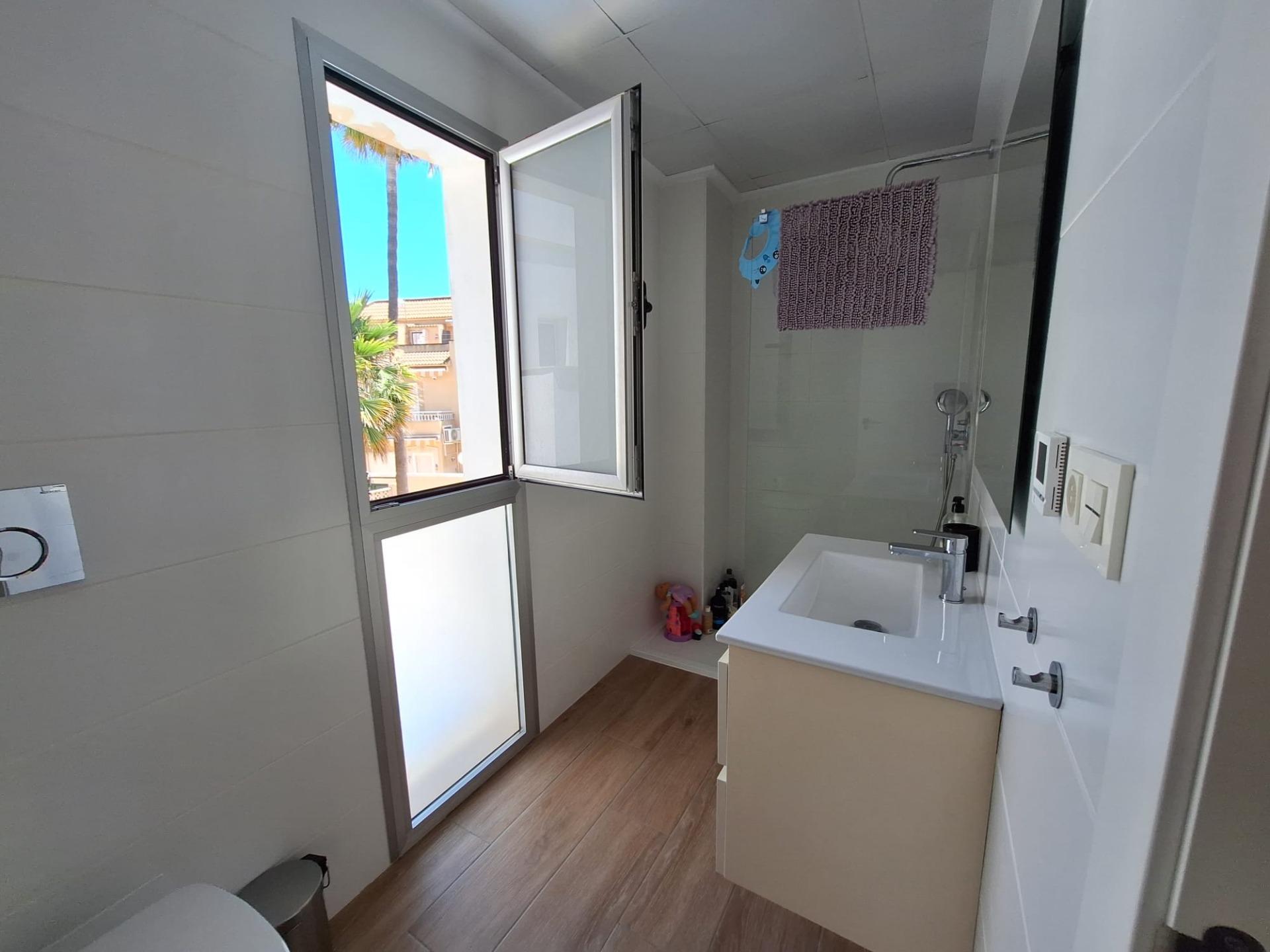 For sale - 3 Bedroom 3 Bathroom Villa in Torrevieja - Los Frutales  - Alicante