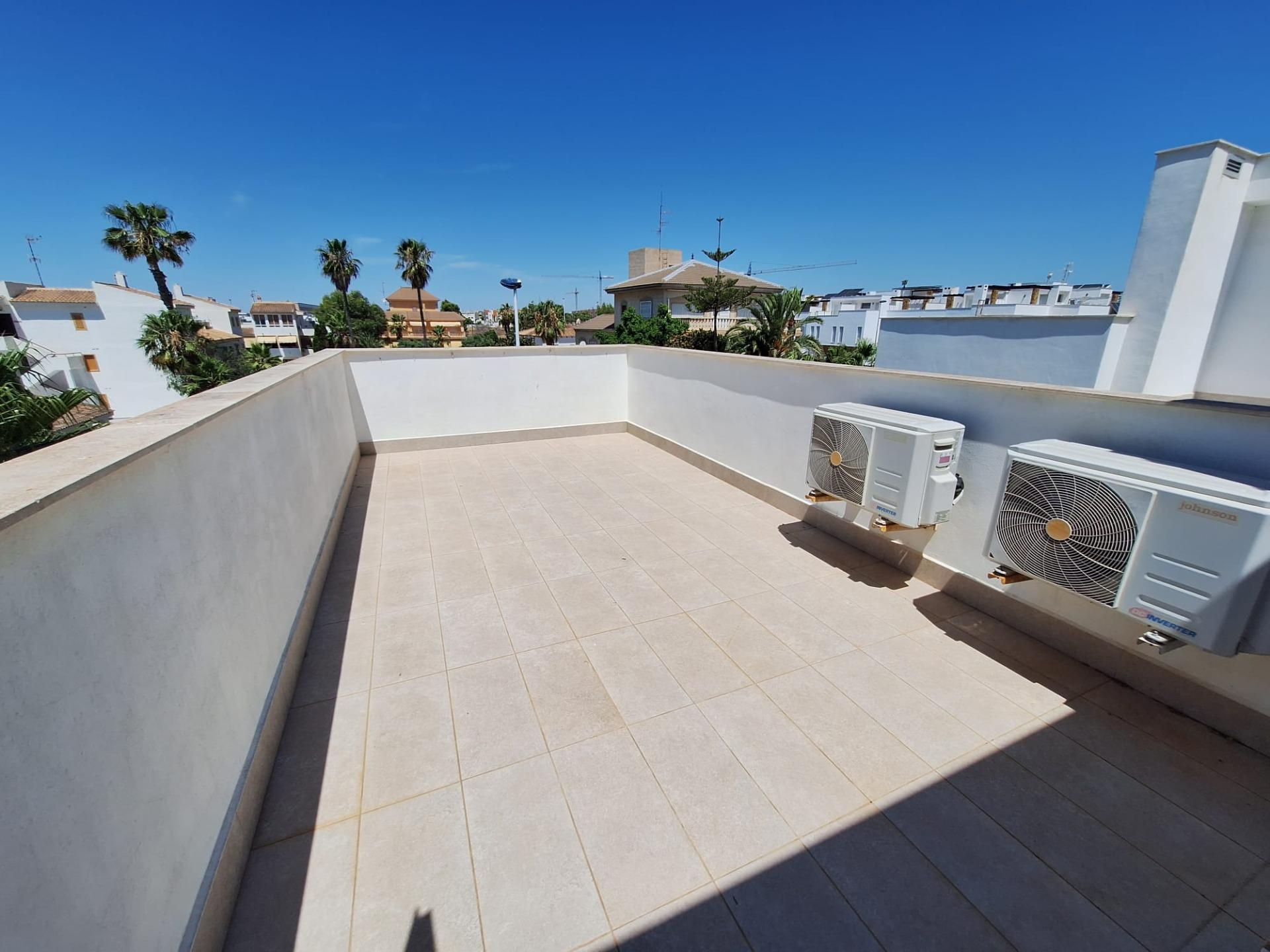 For sale - 3 Bedroom 3 Bathroom Villa in Torrevieja - Los Frutales  - Alicante