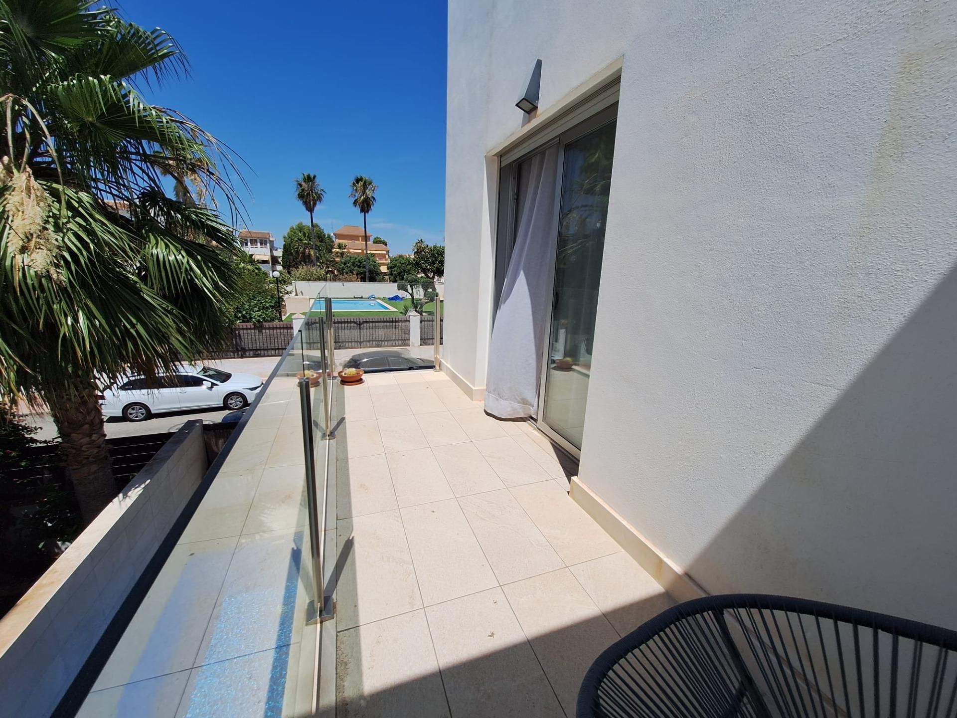 For sale - 3 Bedroom 3 Bathroom Villa in Torrevieja - Los Frutales  - Alicante